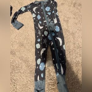 Little sleepies to the moon and back. 6-12 months